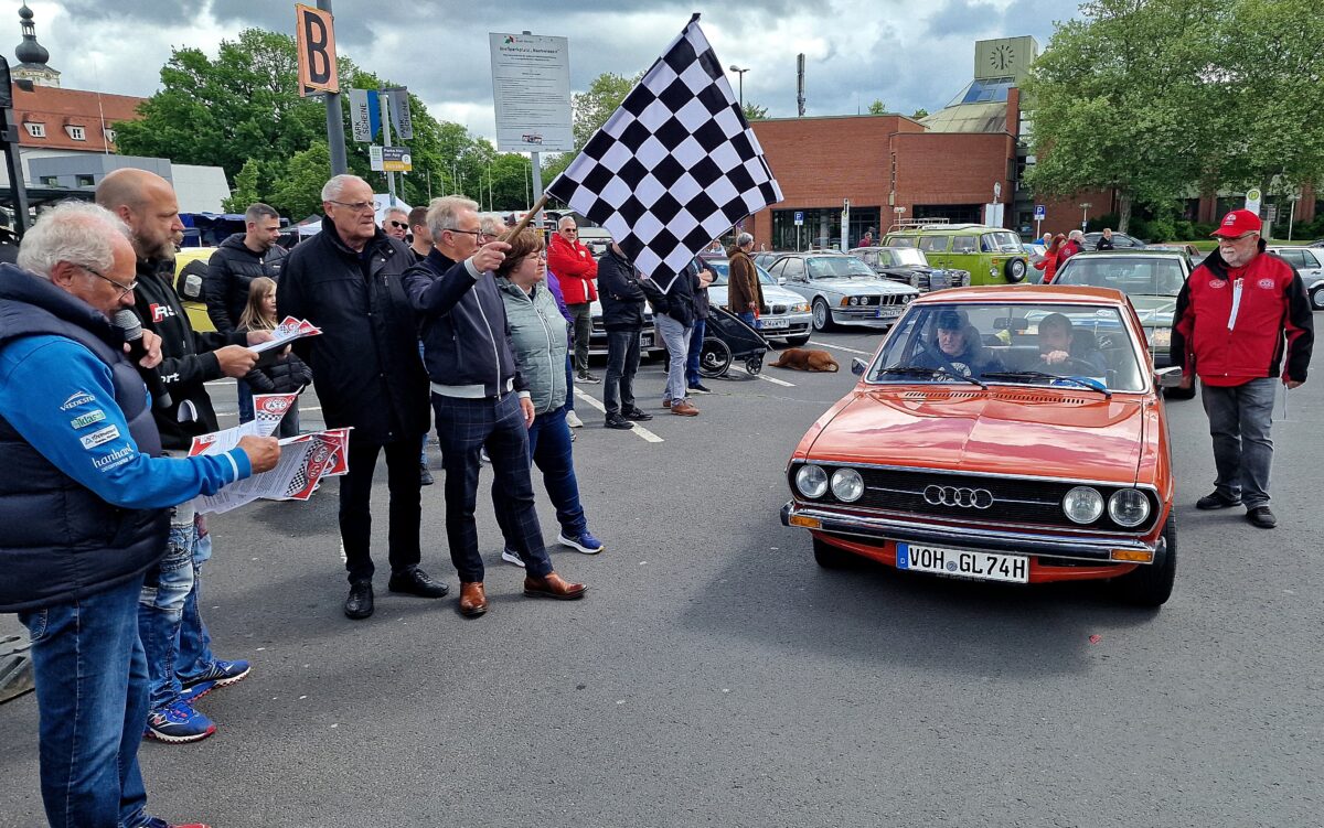 Mehr als 220 Fahrzeuge beim AvD-Oldtimertreffen in Weiden
