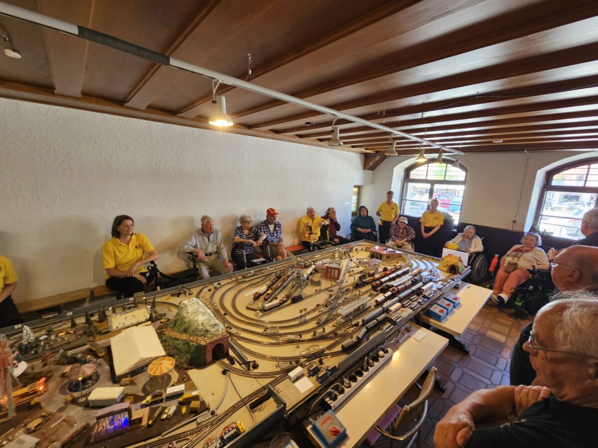 Modelleisenbahnverein öffnet Türen für Senioren in Schwandorf