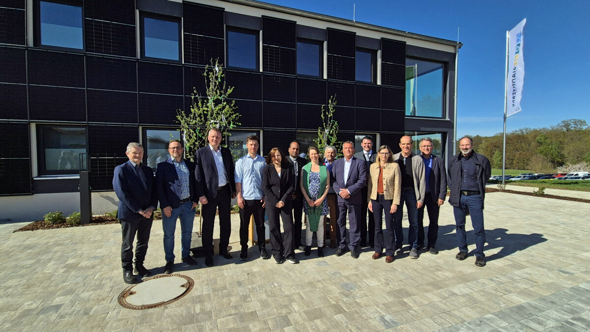 Neuer Stadtwerke-Sitz in Maxhütte-Haidhof eingeweiht