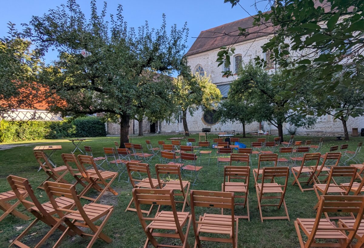 Kirchenfeindlich oder in Geldnöten? Ein Gesprächsabend
