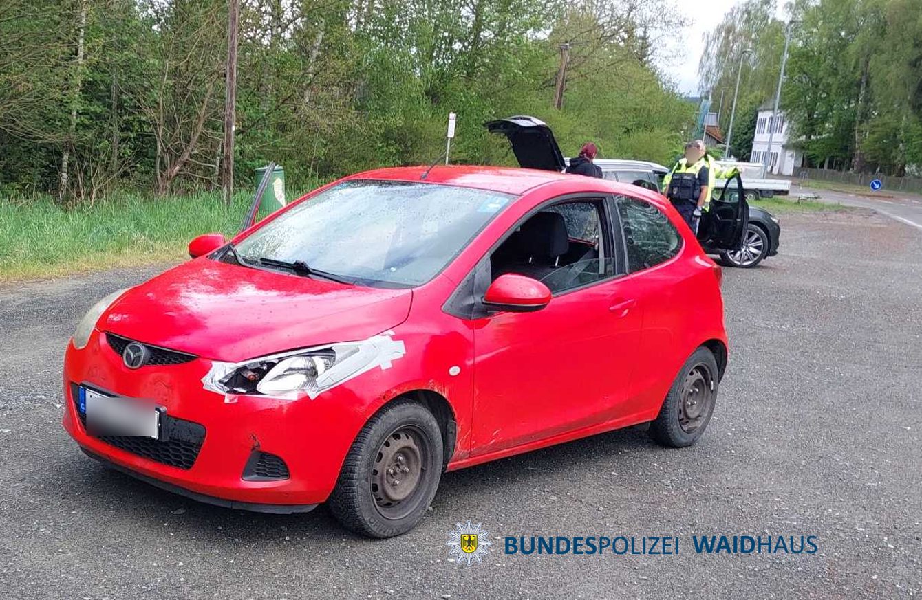 Polizei nimmt bei Grenzkontrolle in Eslarn gesuchten Verkehrssünder fest