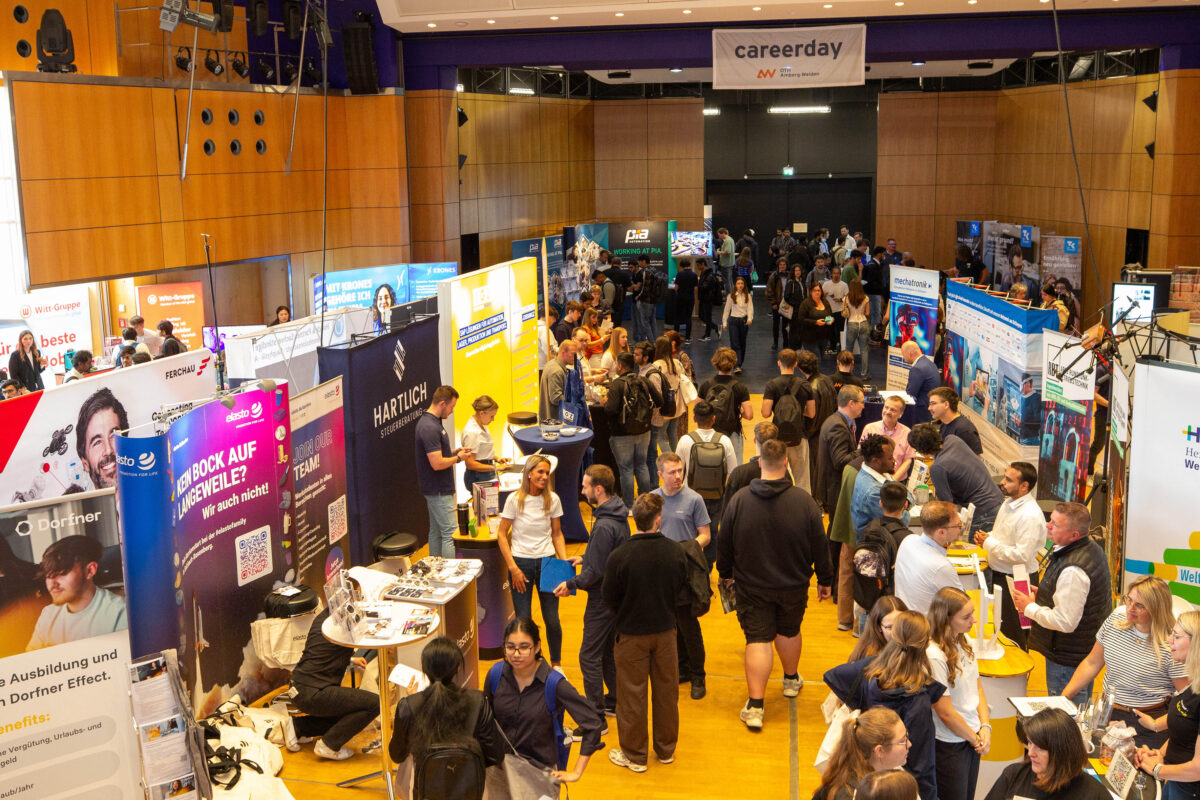 Studierende treffen 65 Unternehmen beim careerday in Amberg