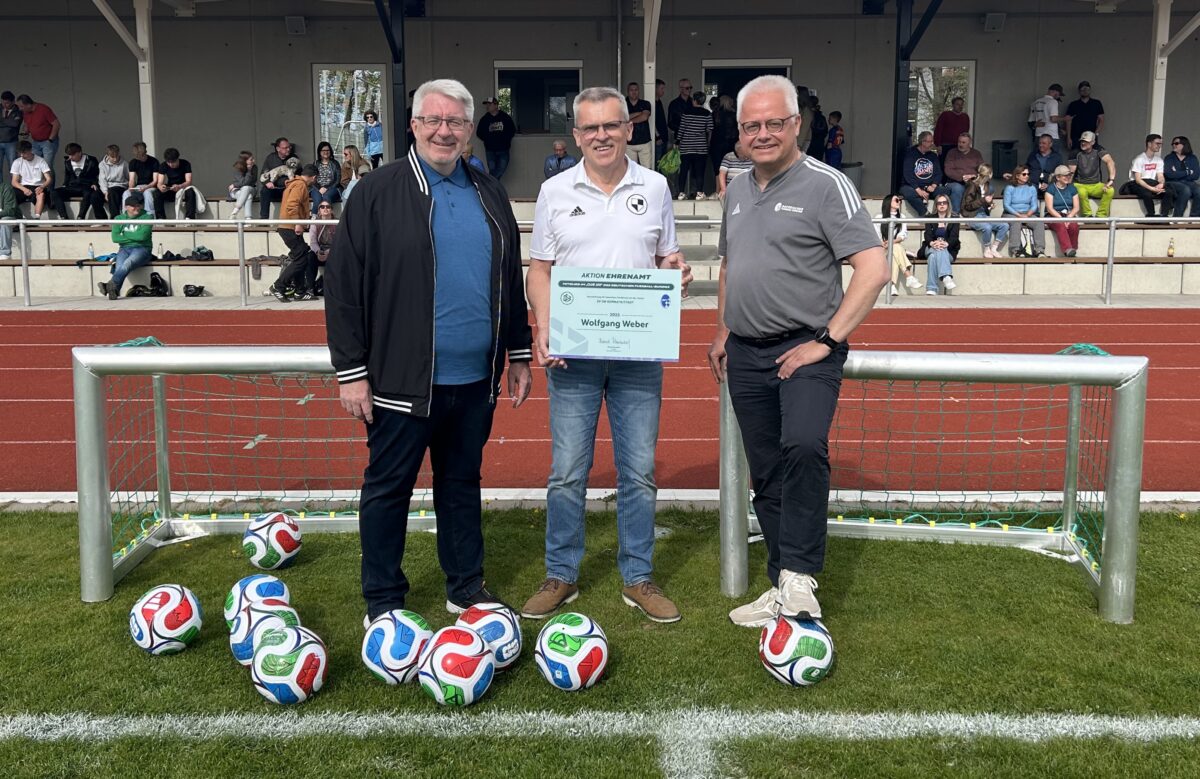 Wolfgang Weber in Kemnath in den DFB-Club 100 aufgenommen