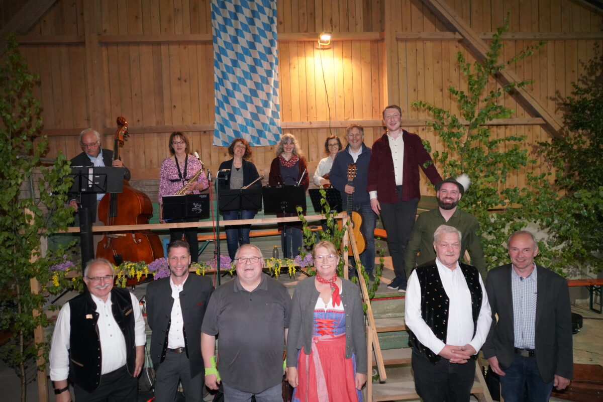 Bewegende Maiandacht und stimmungsvolle Sitzweil in Lennesrieth