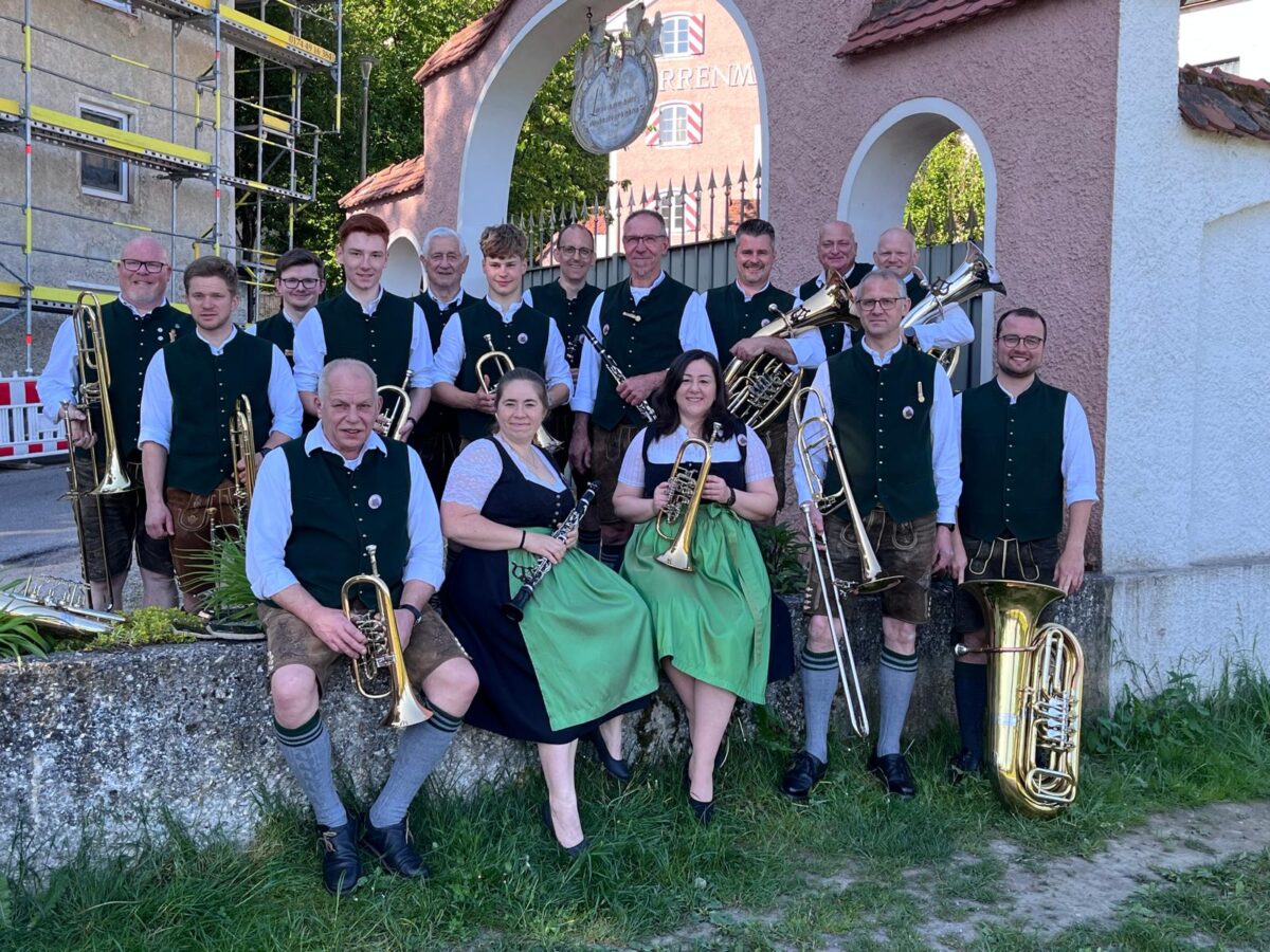Musikkapelle Dießfurt begeistert Regensburger Wallfahrer in Altötting