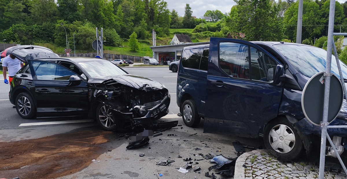 Wieder Verkehrsunfall an der Russweiherkreuzung