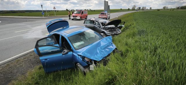 Schwerer Unfall auf B299 bei Mitterteich verletzt sechs Menschen