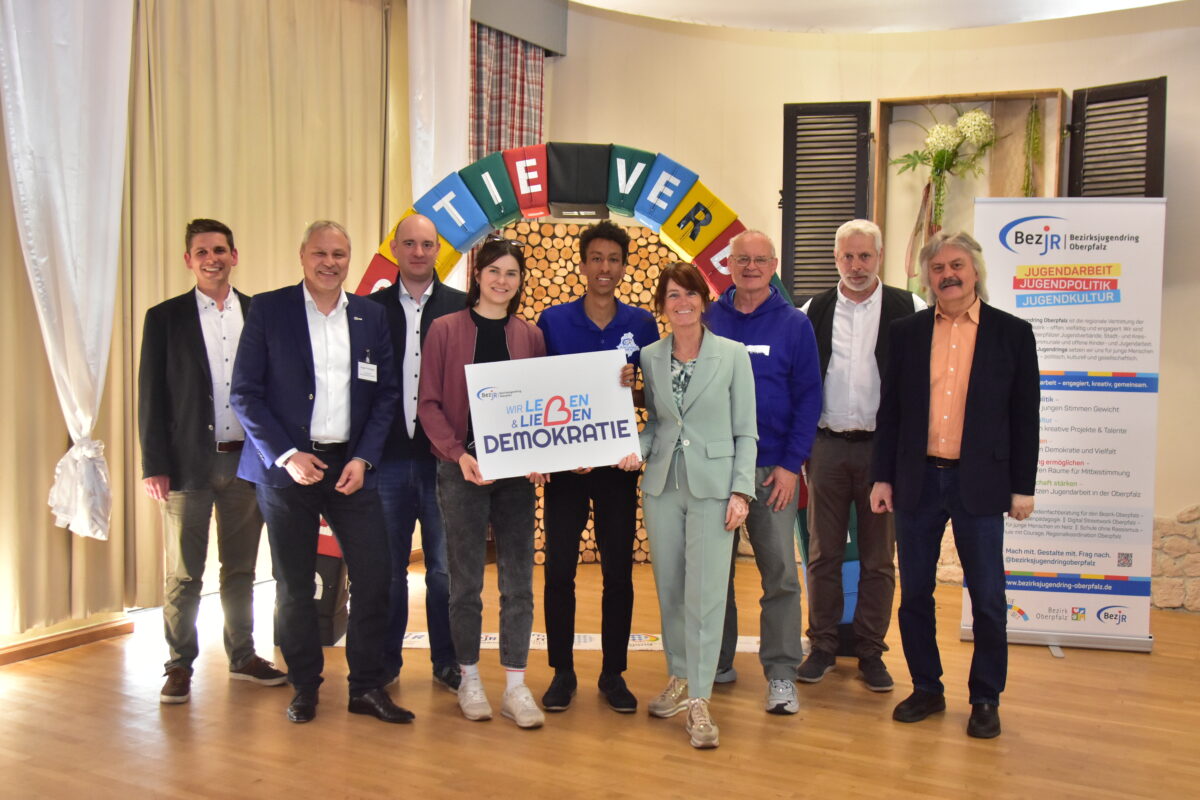 Oberpfälzer Jugend übernimmt Verantwortung für Demokratie und Erinnerungskultur