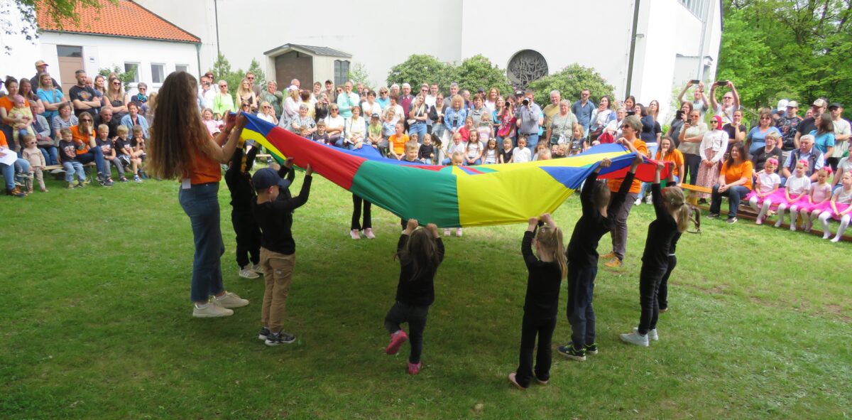 Besucher in der Manege verzaubert