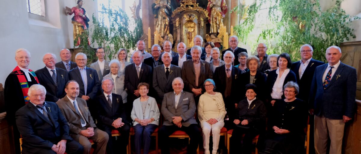 Jubelkonfirmation mit 35 Jubilaren in Floß gefeiert