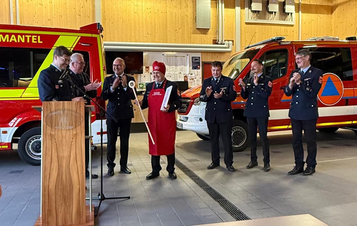 Feuerwehr Mantel blickt auf bewegtes Jahr und ehrt langjährige Mitglieder