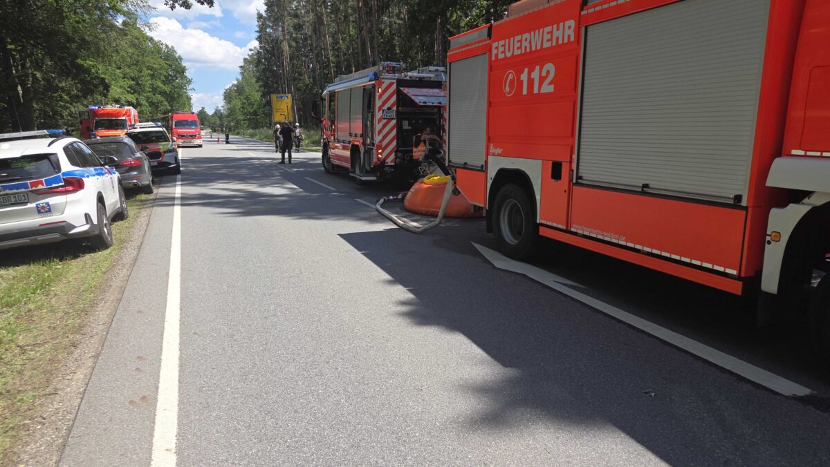 Großflächiger Waldbrand bei Schirmitz: B22 komplett gesperrt