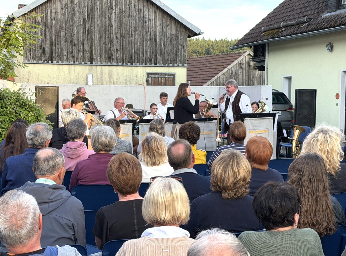 Blechg` misch mischt in Oberbernrieth mächtig auf