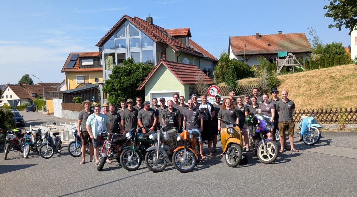 Endlich Jugendlich: Mofa- und Mopedfreunde feiern ihr Jubiläum mit großem Straßenfest