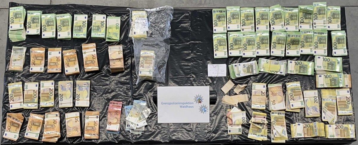 Grenzfahnder in Waidhaus sichern große Bargeldsummen