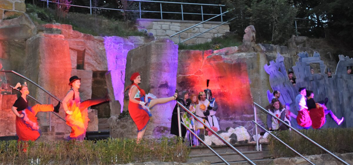 Ovigo-Theater bringt "Eine ganz heiße Nummer" auf die "Schönberg"-Bühne