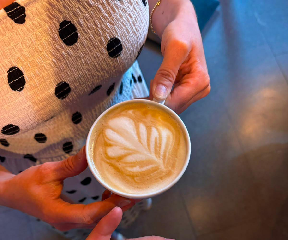 Rotaract Club Weiden entdeckt die Welt des Kaffees bei 'edelweiss'