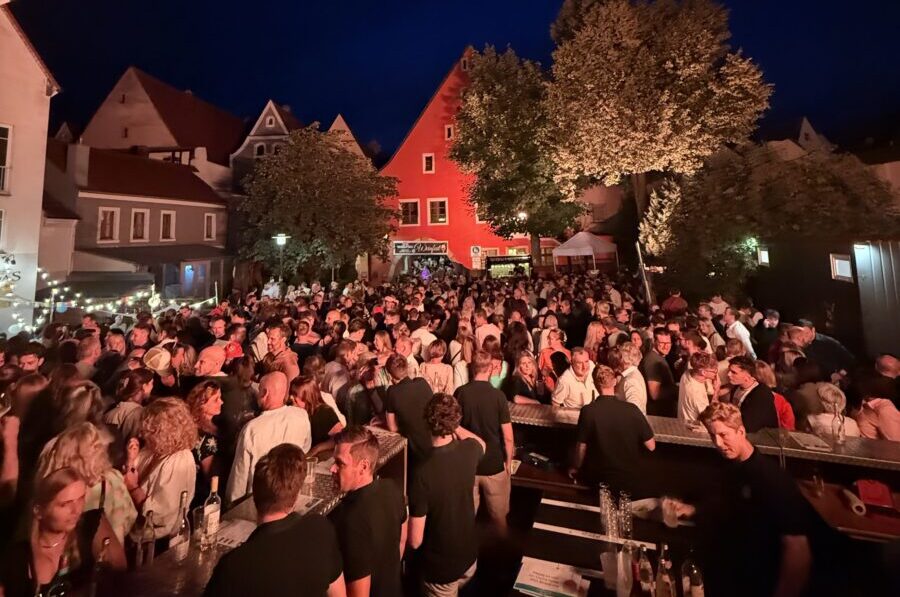 Benefiz-Weinfest eröffnet Bürgerfestwochenende in Weiden