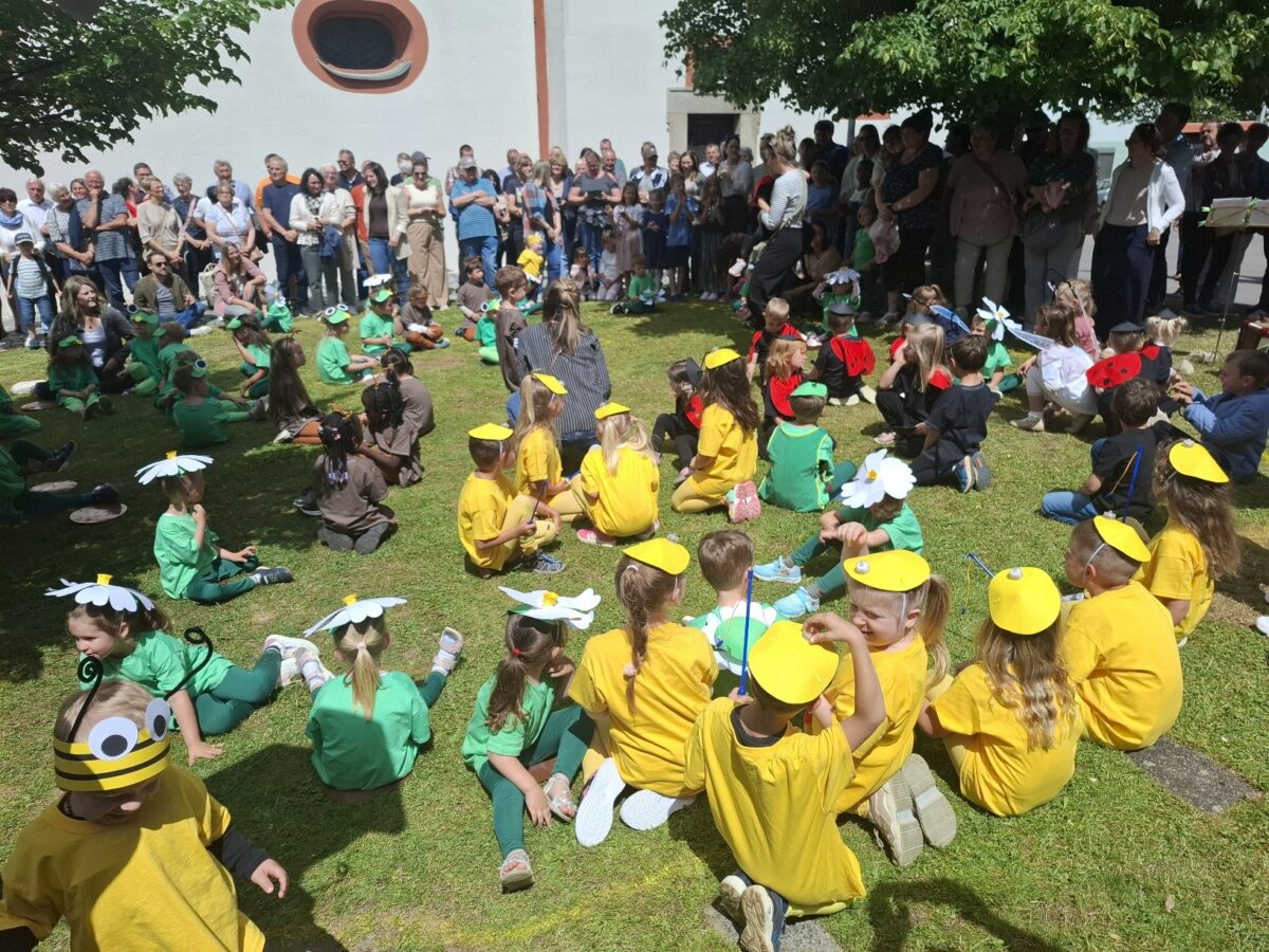 Buntes Pfarr- und Kindergartenfest begeistert Eslarn
