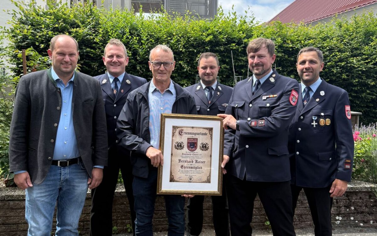 Feuerwehr ernennt Bernhard Kaiser zum Ehrenmitglied in Eslarn