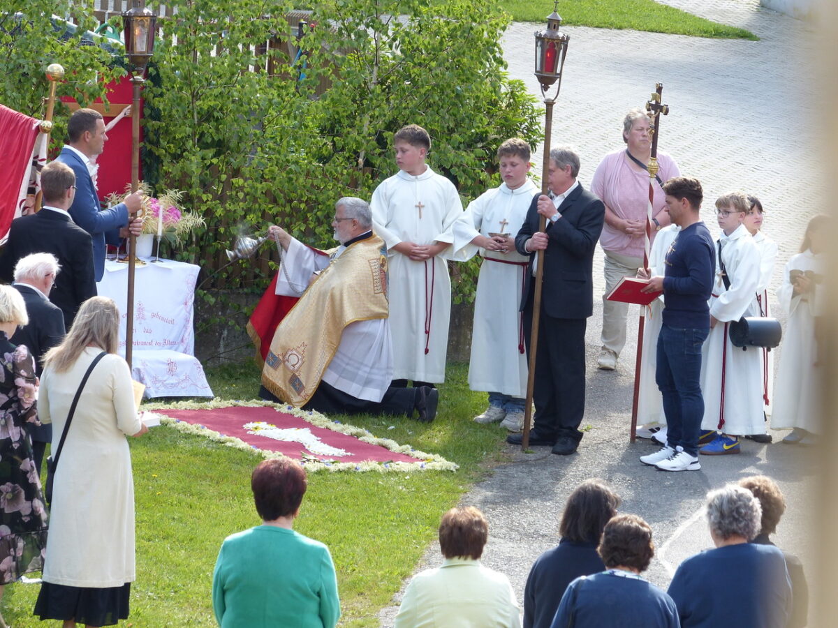 Fronleichnam in Döllnitz, Leuchtenberg, Roggenstein und Michldorf gefeiert