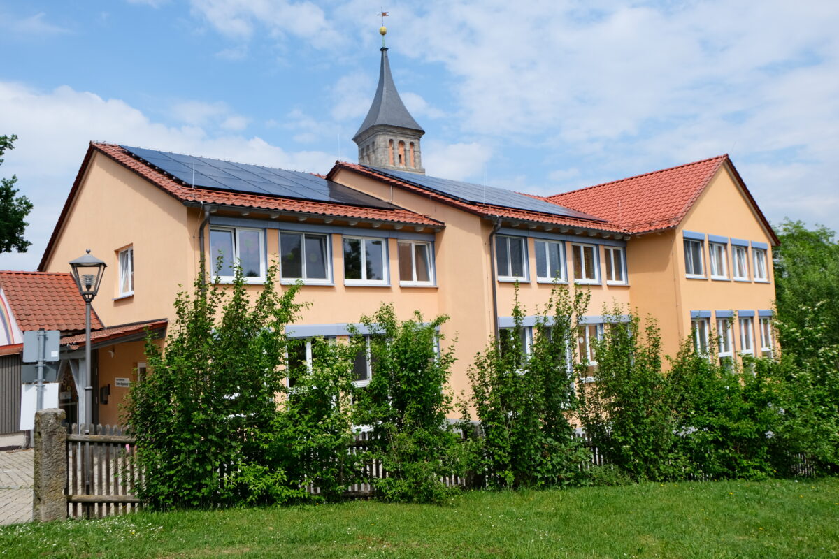 Gemeinde- und Kindergartenfest mit Segnung neuer Kindergruppe in Floß