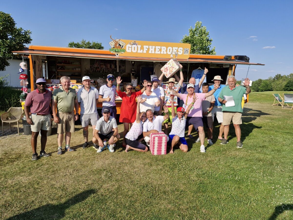 Golfgott wird Ehrenmitglied der Golfheroes in Schmidmühlen