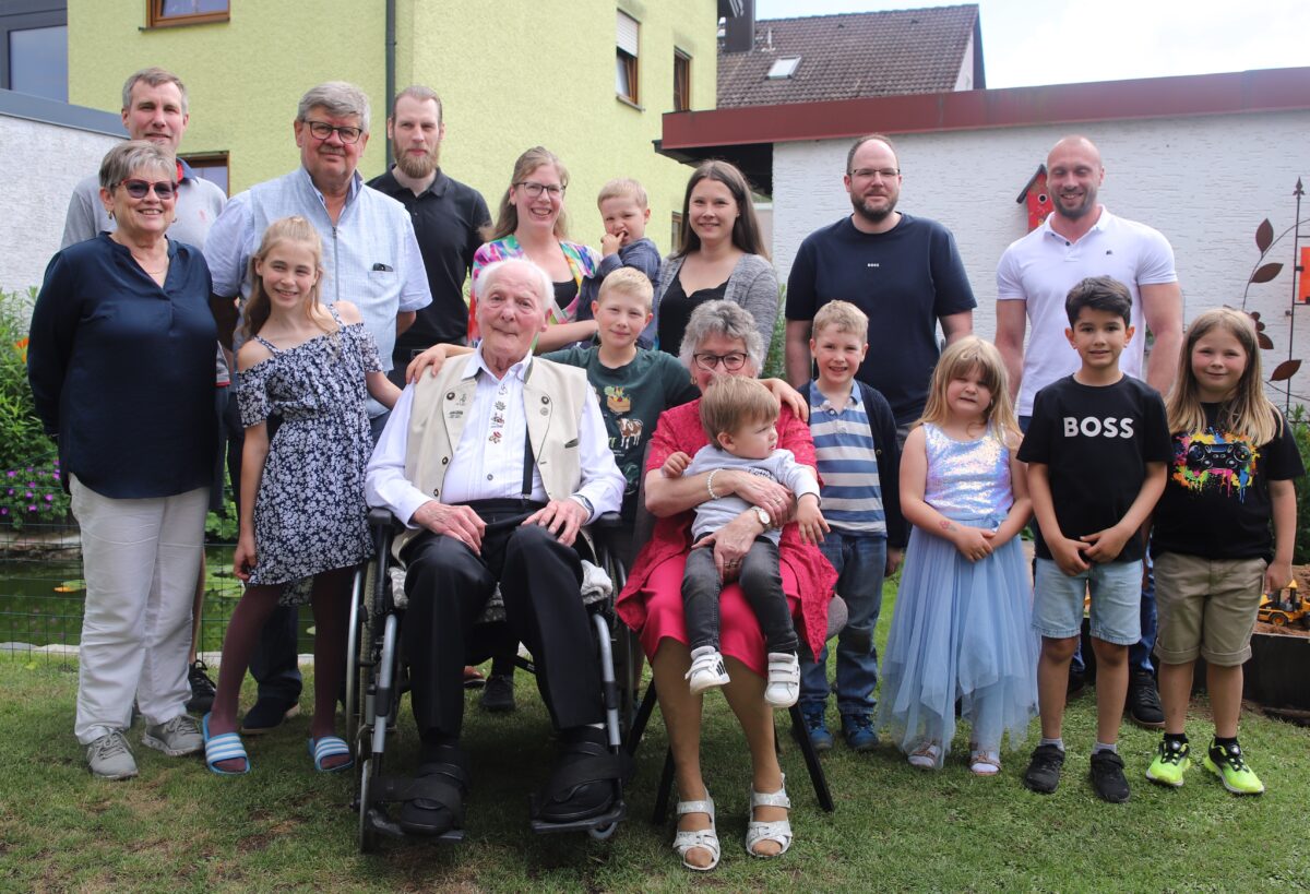 Jubel in Etzenricht Alois Böhm feiert 90. Geburtstag