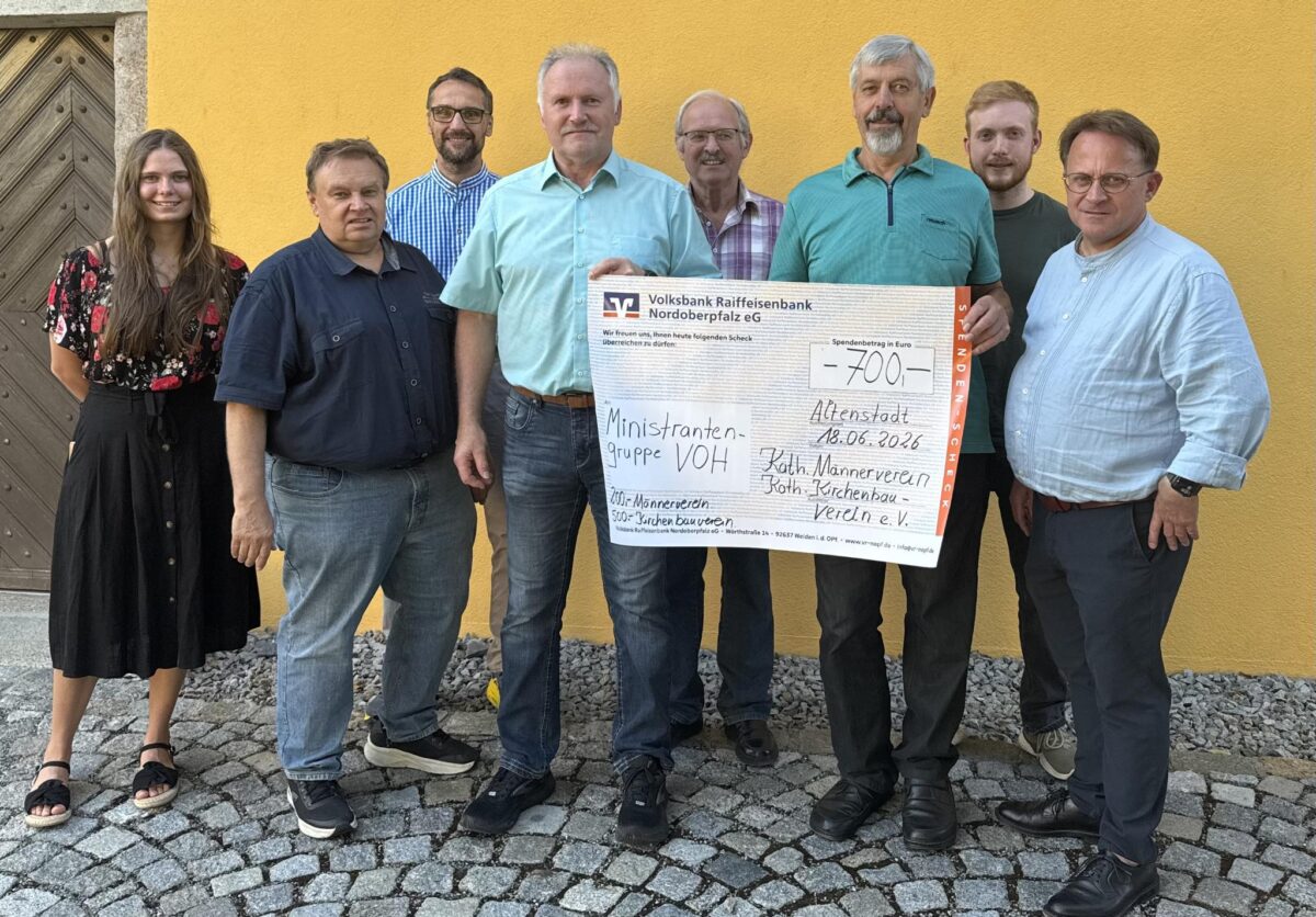 Kirchenverein und Männerverein finanzieren Billardtisch in Altenstadt