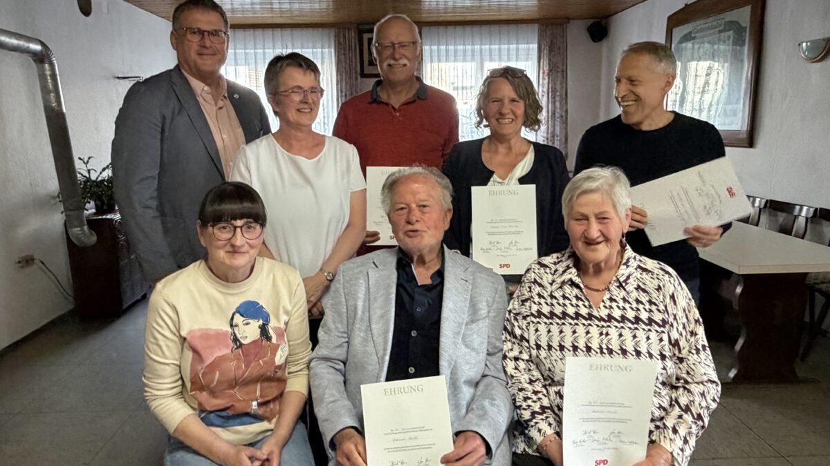 Marga Heindl feiert 50 Jahre SPD-Mitgliedschaft in Mantel
