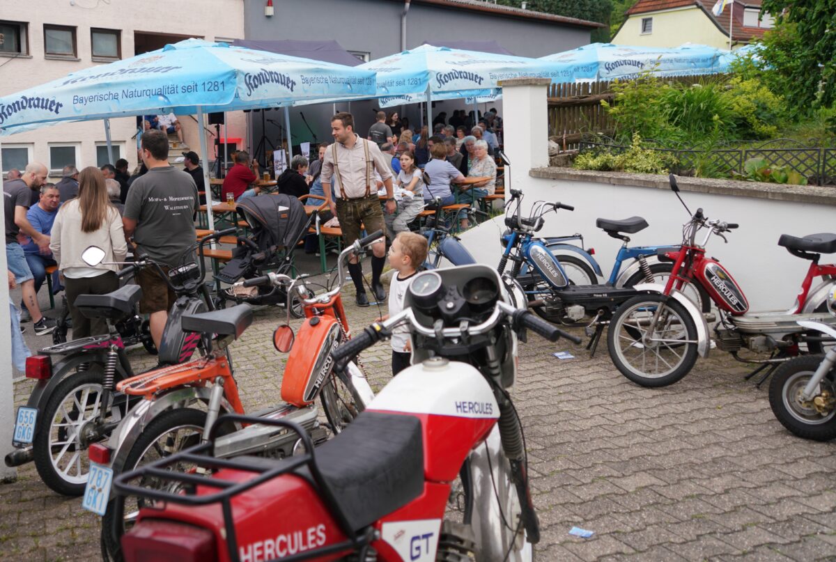 Mofa- und Mopedfreunde feiern zweites Straßenfest in Waldthurn