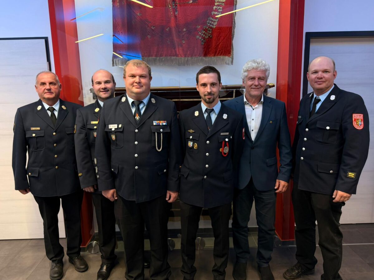 Müller bleibt Kommandant, Jung neuer Stellvertreter bei der Feuerwehr Floß