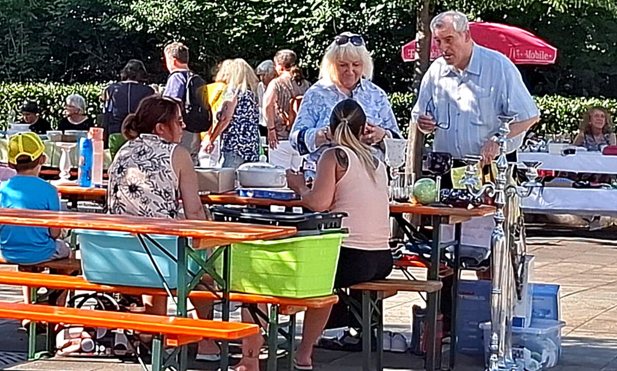 Nachtflohmarkt begeistert Besucher in Schirmitz