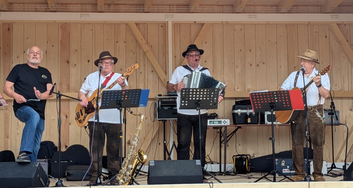 Erfolgreiche Feuertaufe für die neue Freiluft-Holzbühne in Bärnau