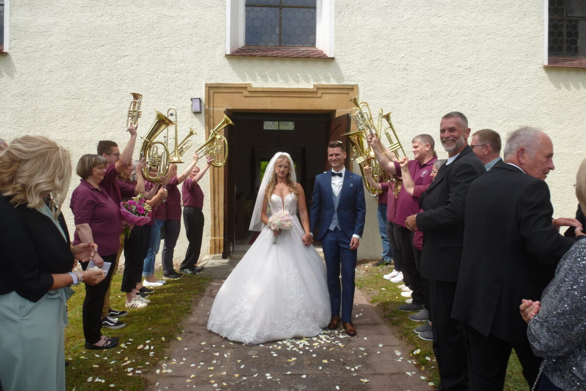 "Sturm der Liebe" nach Hurrikan Irma: Nicolas und Michelle Braun haben in Kaltenbrunn Ja gesagt