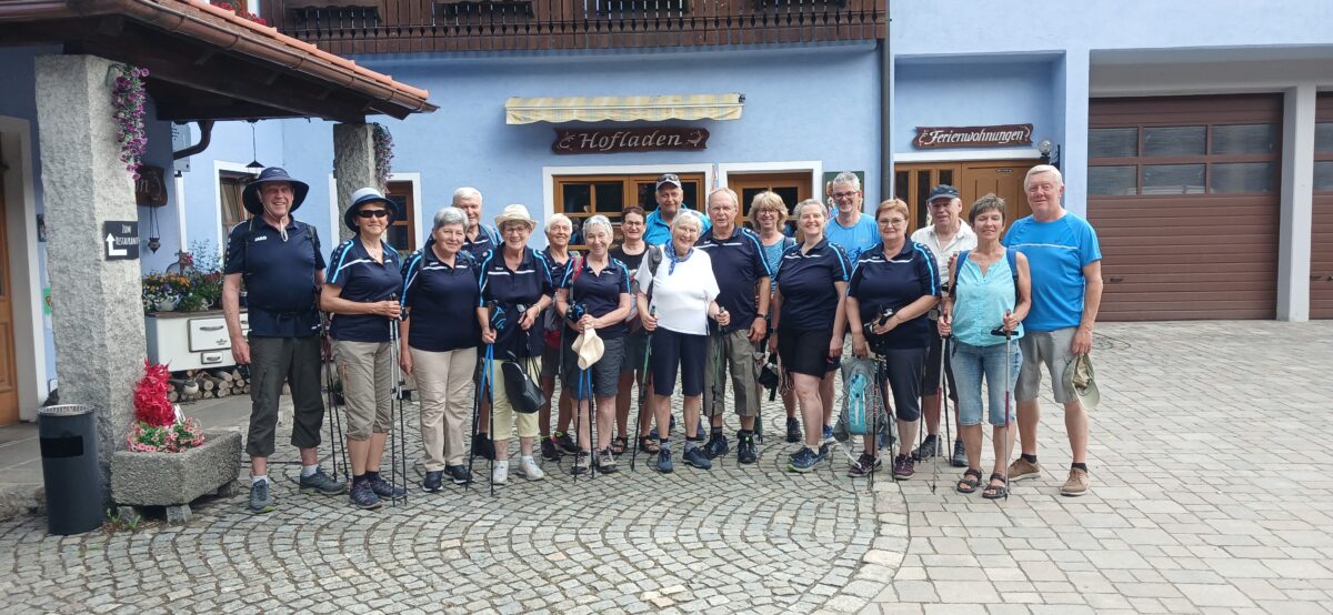 Nordic Walker des TSV Pressath besuchen Geo-Zentrum Windischeschenbach