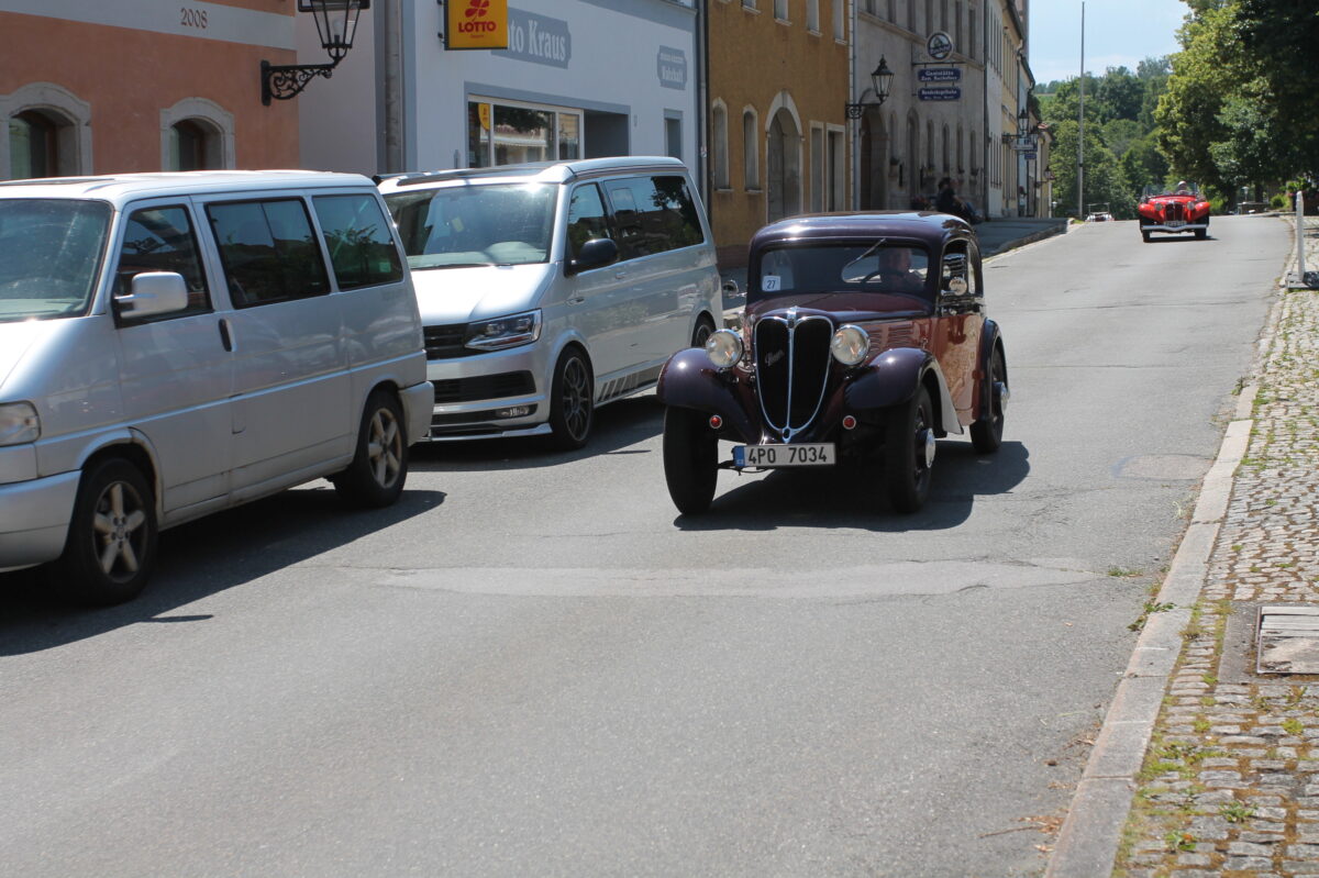 Oldtimer-Rallye lässt Pleystein lange warten