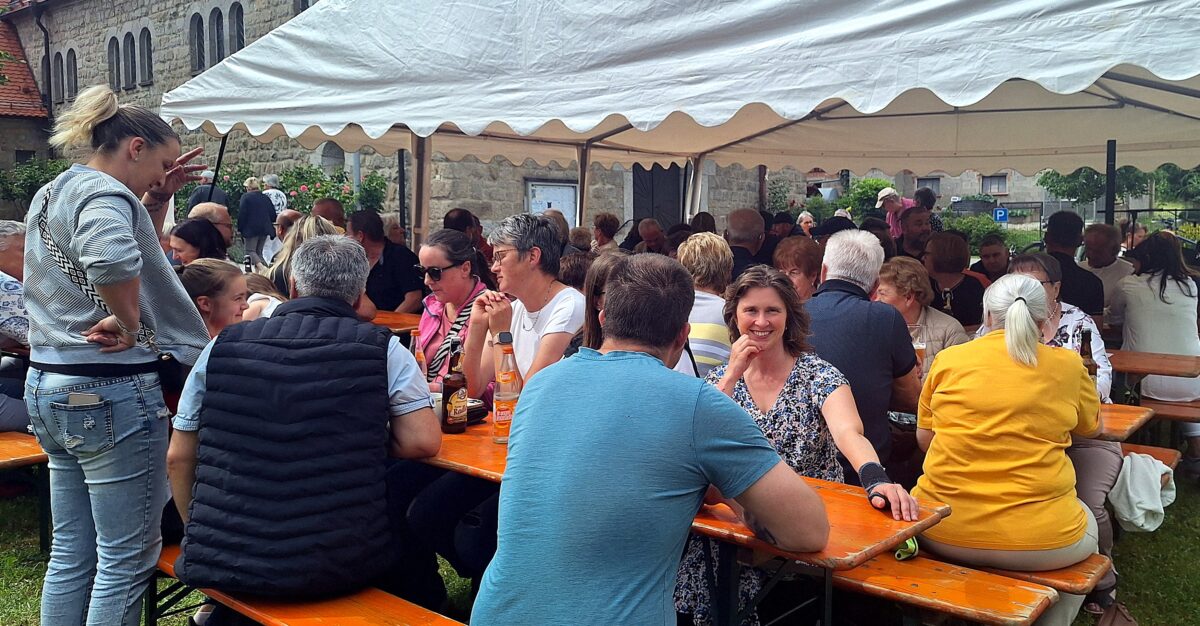 Pfarrfest lockt viele Besucher in Bechtsrieth am Fronleichnamstag