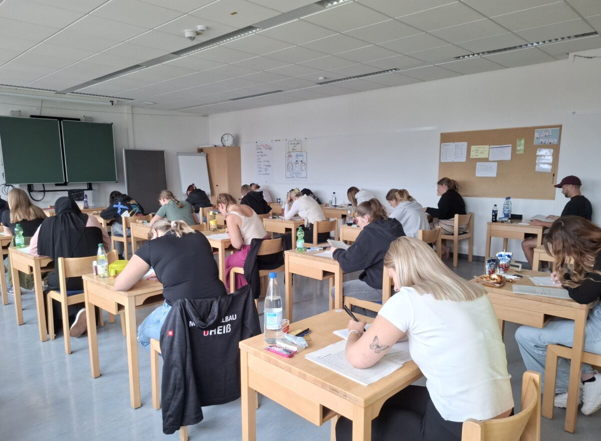 Prüfungsstart für angehende Erzieherinnen und Erzieher in Weiden
