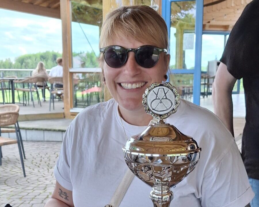 Sabrina Meissner wird Vereinsmeisterin im Minigolf in Großbüchlberg