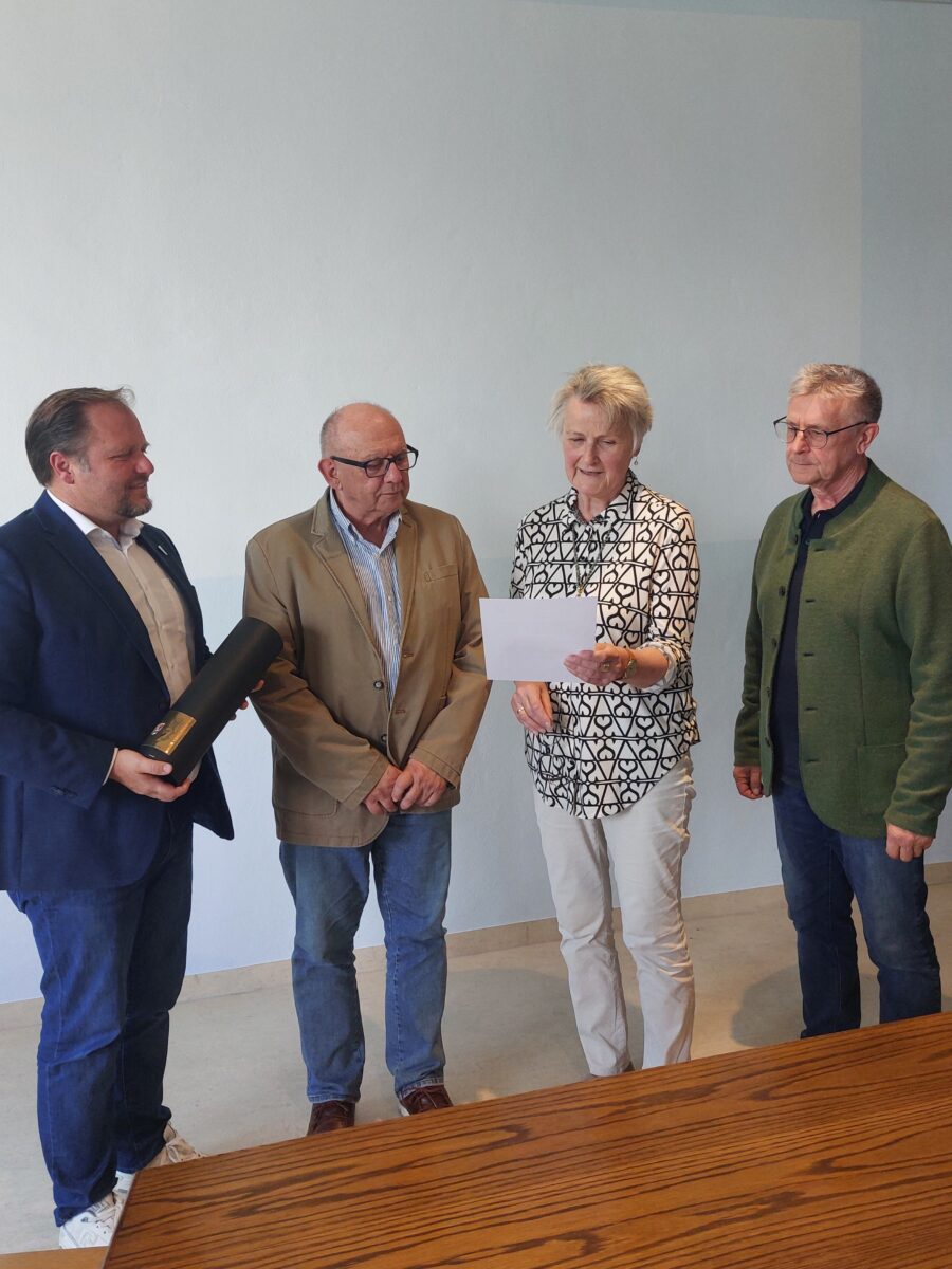 Erich Schraml bleibt weitere fünf Jahre Kreisarchivpfleger im Landkreis Tirschenreuth