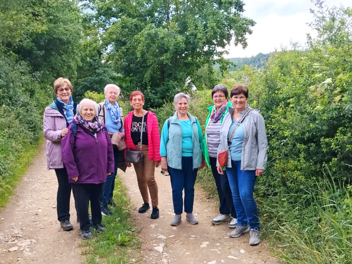 Senioren aus Maxhütte-Haidhof wandern zur Georgimühle in Schirndorf