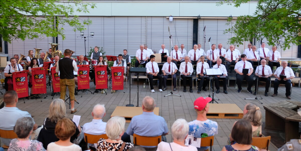 Stadtkapelle und Liedertafel Eschenbach verzaubern die Besucher