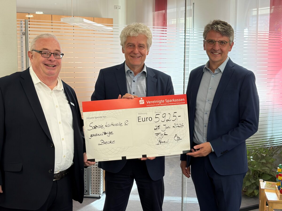 Vereinigte Sparkassen spenden 5.925 Euro für Projekte in Floß
