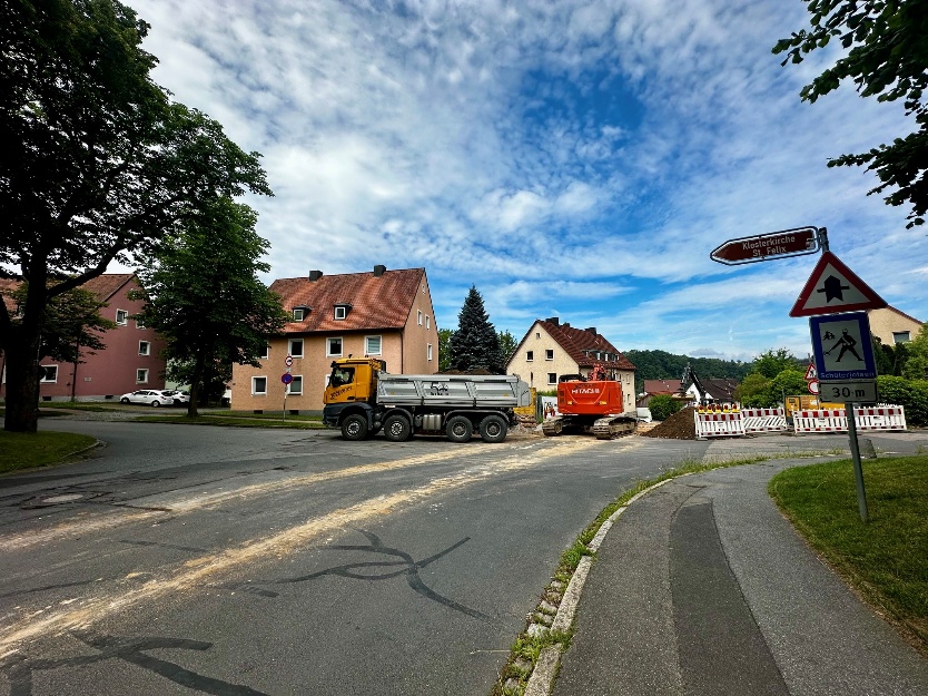 Vollsperrung der Georgstraße-Kreuzung in Neustadt