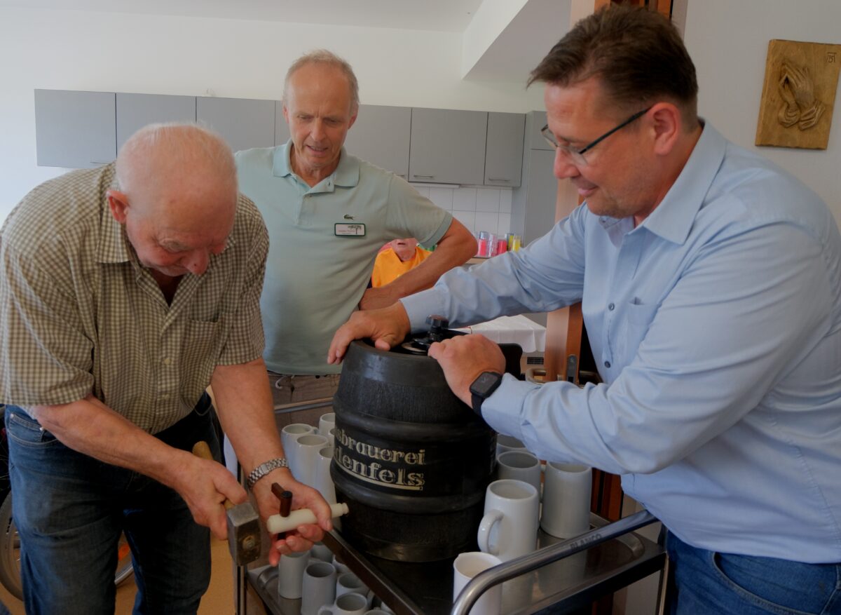Zünftiges Frühlingsfest stärkt Gemeinschaft im Seniorenheim in Floß