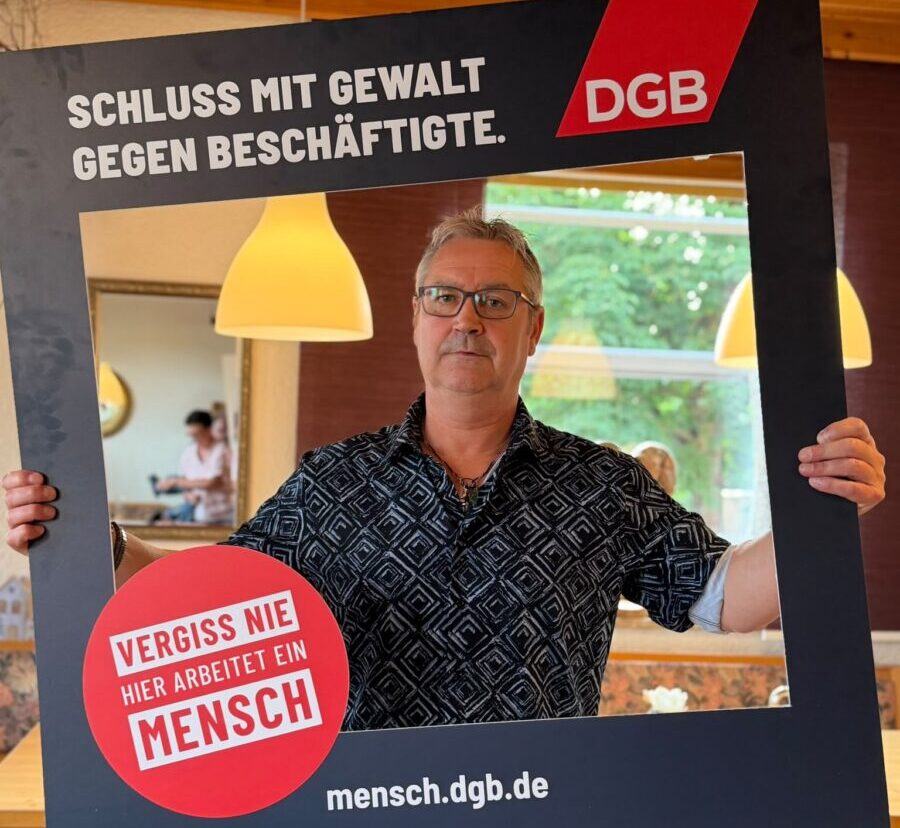 DGB-Kampagne gegen Gewalt macht Station in Schwandorf