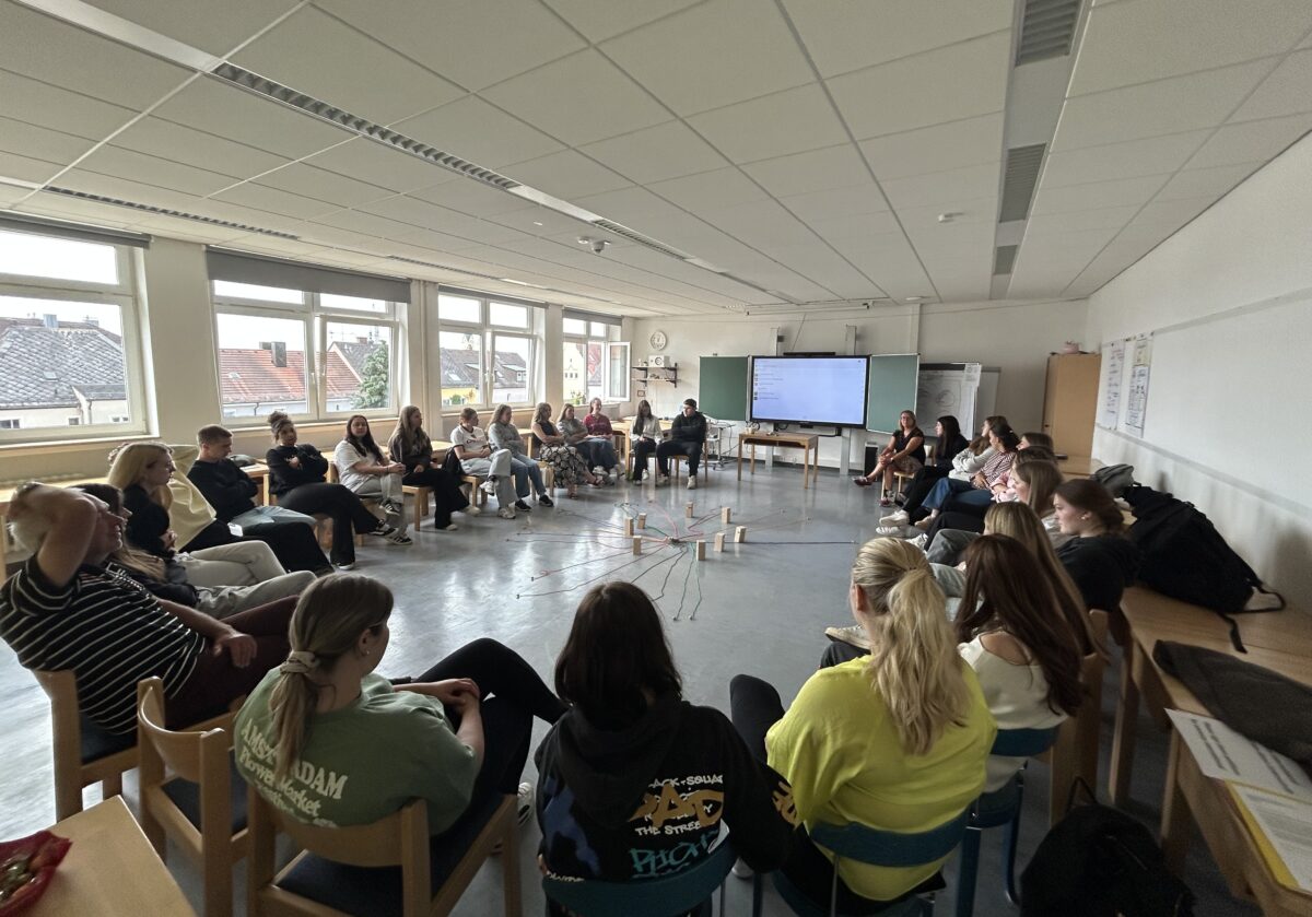 Caritas Fachakademie setzt in Weiden starkes Zeichen für Demokratiebildung