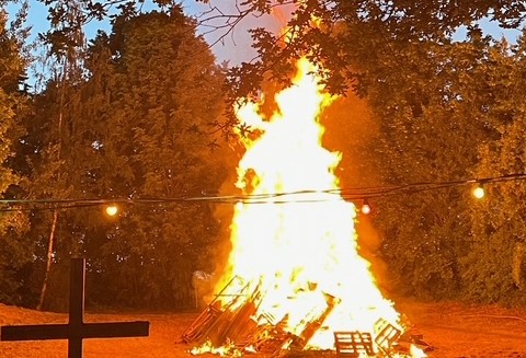 Johannisfeuer und Sommernachtsfest begeistern Besucher in Döllnitz