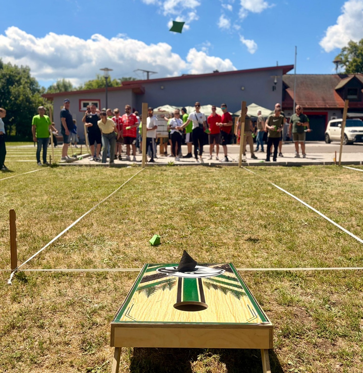 Cornhole-Meisterschaft in Hütten lockt zahlreiche Besucher an